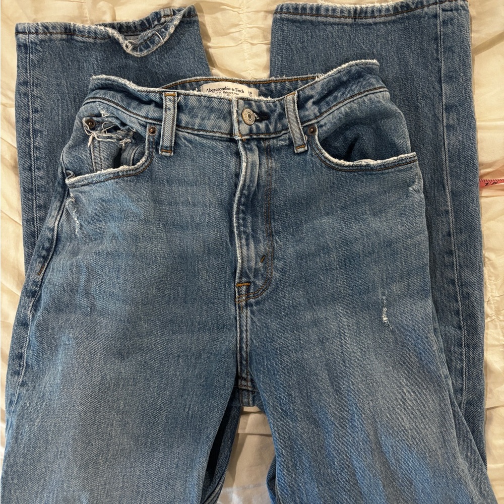 Abercrombie CURVE LOVE The 90s Relaxed Jean High Rise, light blue 25
